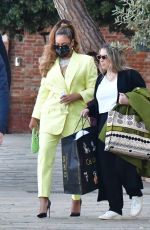 BEYONCE Leaves Venice by Taxi Boat 10/17/2021