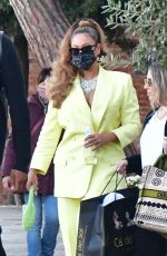 BEYONCE Leaves Venice by Taxi Boat 10/17/2021