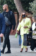 BEYONCE Leaves Venice by Taxi Boat 10/17/2021