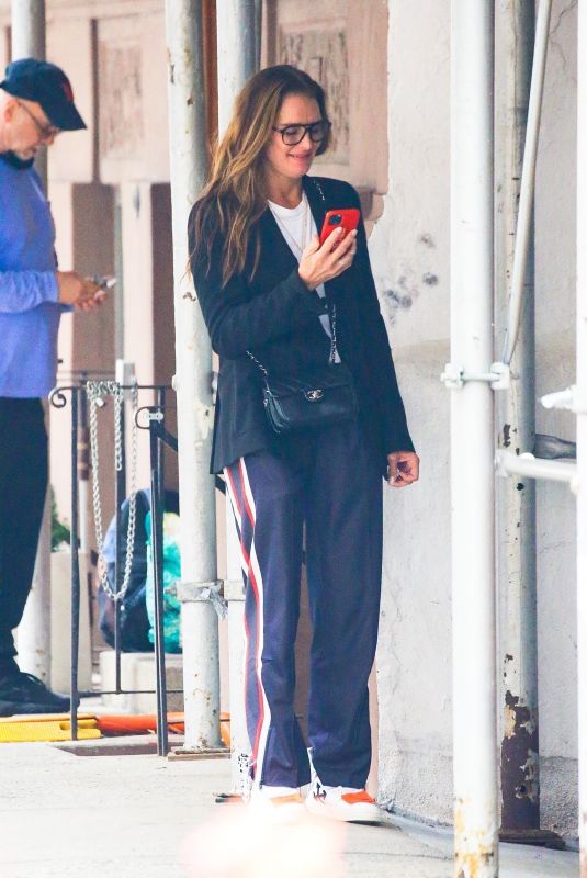 BROOKE SHIELDS Out and About in New York 10/13/2021
