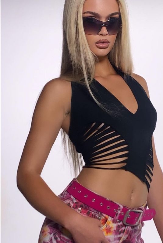 CAROLINA V MARIE - Instagram Photos 10/25/2021
