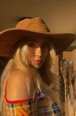 DAISY KEECH - Instagram Photos 10/21/2021
