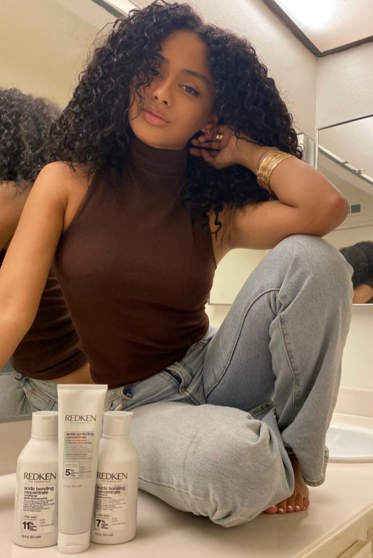 DANIELLA PERKINS - Instagram Photos 10/14/2021