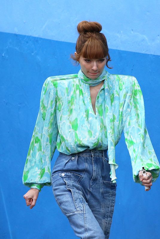 ELEANOR TOMLINSON on the Set of The Oulaws in Bristol 10/12/2021