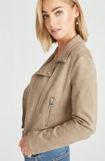 ELIZABETH TURNER for Vigoss USA 2021