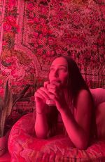 ELSIE HEWITT - Instagram Photos 10/25/2021