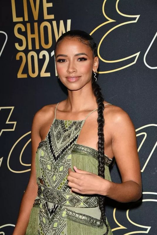 FLORA COQUEREL at Etam Womenswear Spring/Summer 2022 Show in Paris 10/04/2021