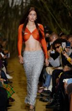 GIGI HADID at Coperni Womenswear Spring/Summer 2022 Runway Show in Paris 09/30/2021
