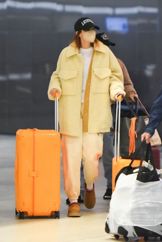 GIGI HADID at JFK Airport in New York 09/30/2021