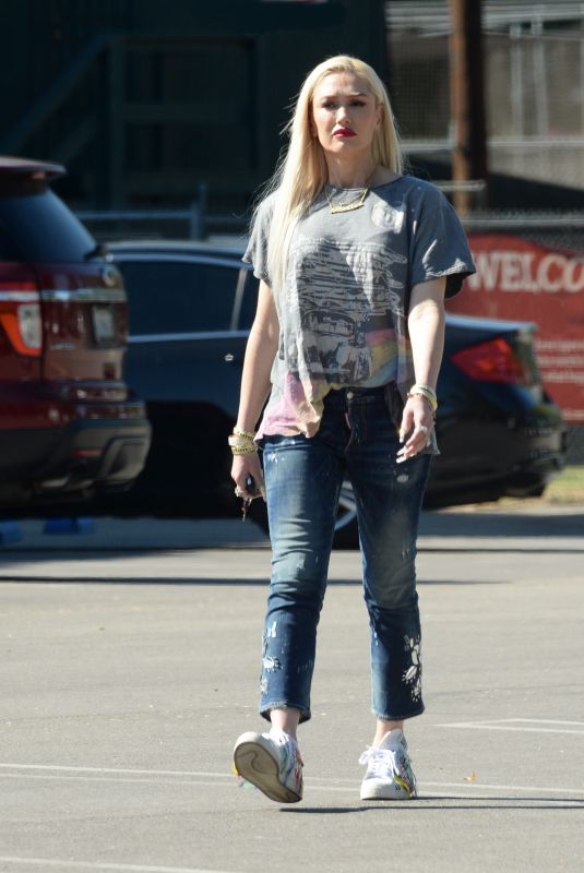 GWEN STEFANI at a Baseball Game in Los Angeles 10/10/2021