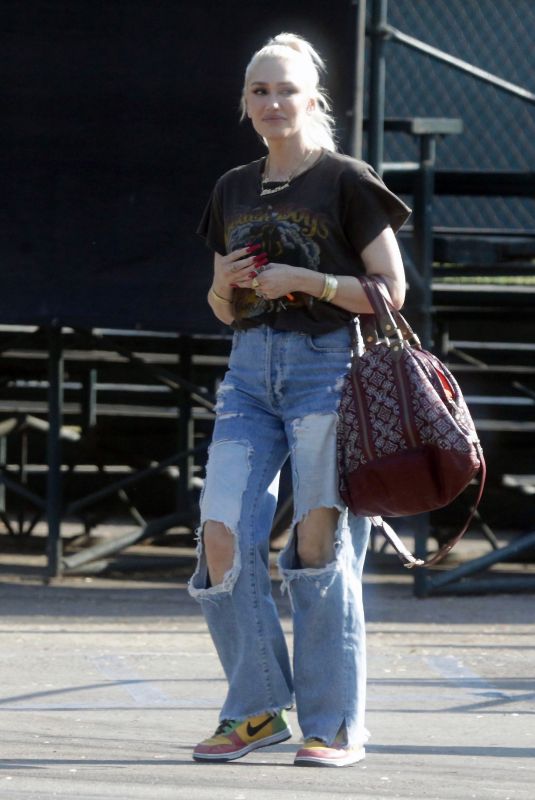 GWEN STEFANI in Ripped Jeans Out in Los Angeles 09/30/2021