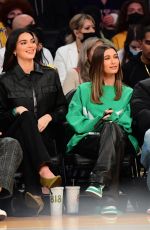 HAILEY and Justin BIEBER and KENDALL JENNER at Lakers vs Phoenix Suns Game in Los Angeles 10/22/2021