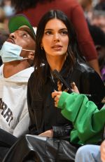 HAILEY and Justin BIEBER and KENDALL JENNER at Lakers vs Phoenix Suns Game in Los Angeles 10/22/2021
