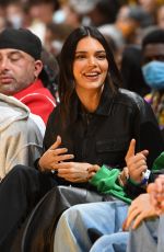 HAILEY and Justin BIEBER and KENDALL JENNER at Lakers vs Phoenix Suns Game in Los Angeles 10/22/2021