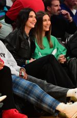 HAILEY and Justin BIEBER and KENDALL JENNER at Lakers vs Phoenix Suns Game in Los Angeles 10/22/2021