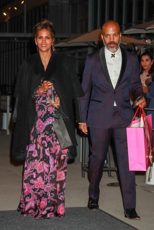 HALLE BERRY Leaves Elle 2021 Woman in Hollywood Event in Los Angeles 10/19/2021