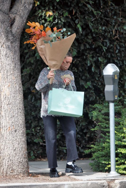 HILARY DUFF Out with a Bouquet of Flowers in Los Angeles 10/07/2021