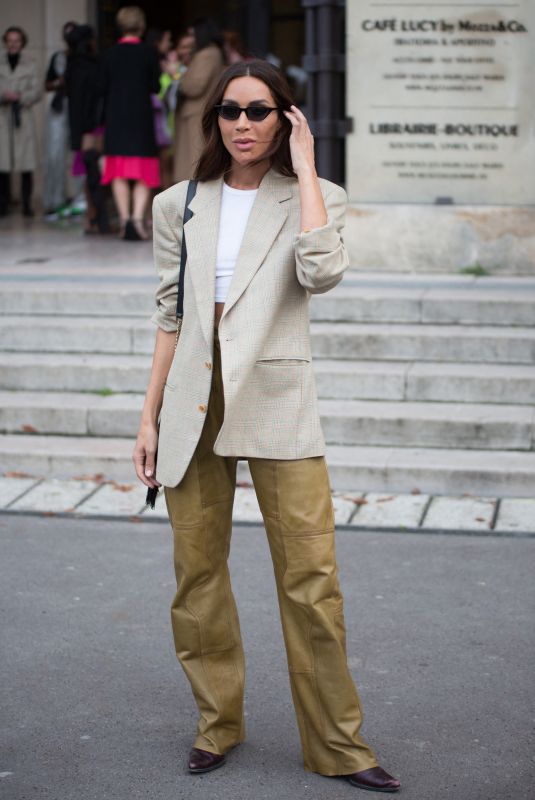 INES-LOAN RAU Leaves L’Oreal Show at Paris Fashion Week 10/03/2021