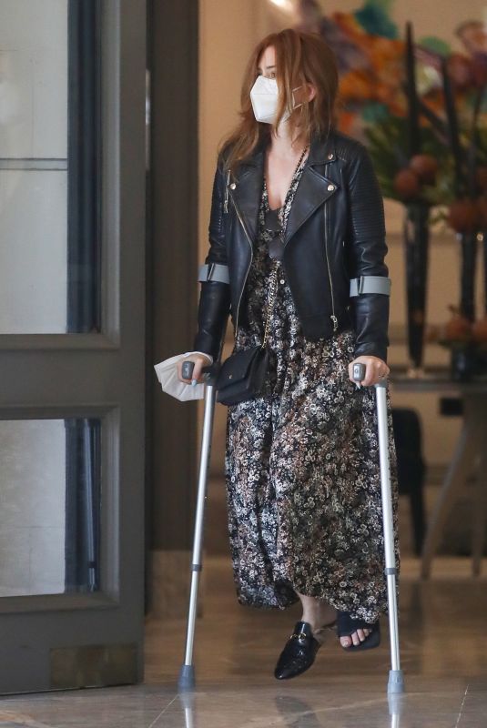 ISLA FISHER at St Vincent Clinic in Sydney 10/21/2021