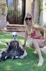 JANUARY JONES - Instagram Photos 10/03/2021
