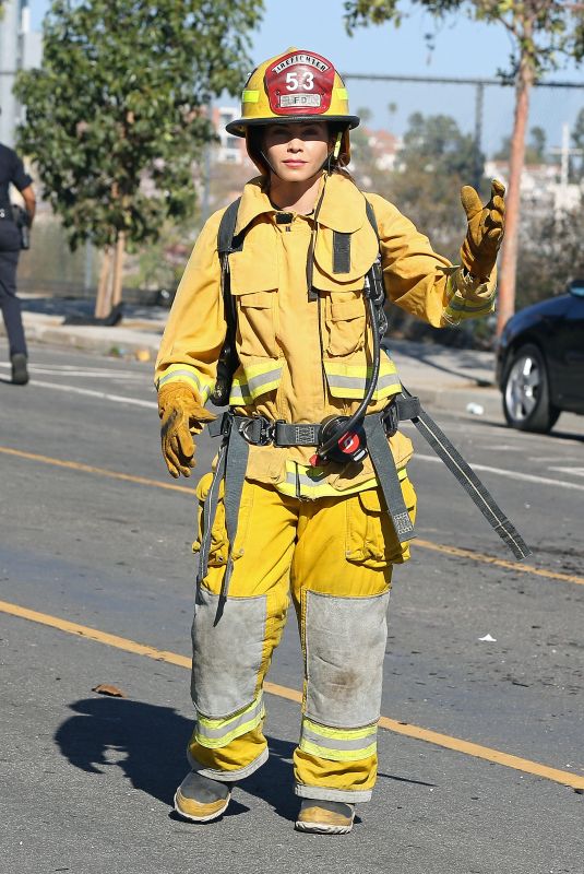 JENNA DEWAN as a Firefighter on the set of The Rookie in Los Angeles 10/26/2021