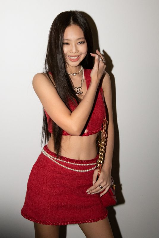 JENNIE at Chanel Spring/Summer 2022 Show at Paris Fashion Week 10/05/2021