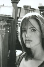 JENNIFER GARNER at a Photoshoot, 2001