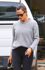 JENNIFER GARNER Checking on Her New House Under Construction in Brentwood 10/07/2021