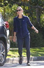JENNIFER GARNER Leaves a Friend