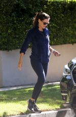 JENNIFER GARNER Leaves a Friend