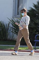 JENNIFER GARNER Out and About in Santa Monica 10/19/2021
