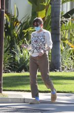 JENNIFER GARNER Out and About in Santa Monica 10/19/2021