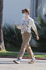 JENNIFER GARNER Out and About in Santa Monica 10/19/2021