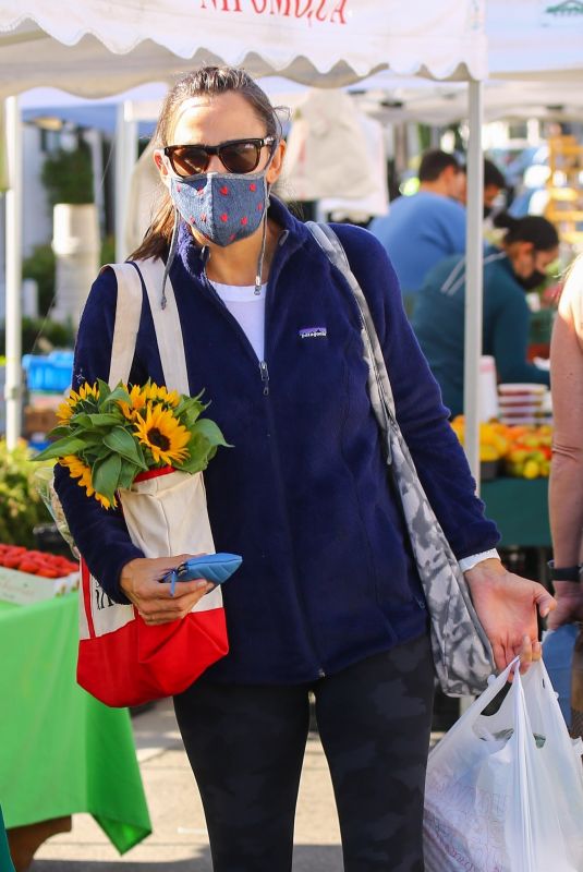 JENNIFER GARNER Out Shopping at Brentwood Farmer