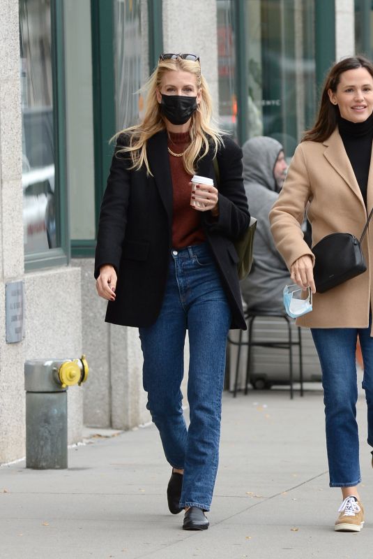 JENNIFER GARNER Out with a Girlfriend in New York 10/23/2021