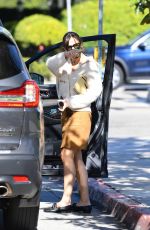 JENNIFER GARNER Pick up Her Son Samuel Affleck from School in Brentwood 10/13/2021