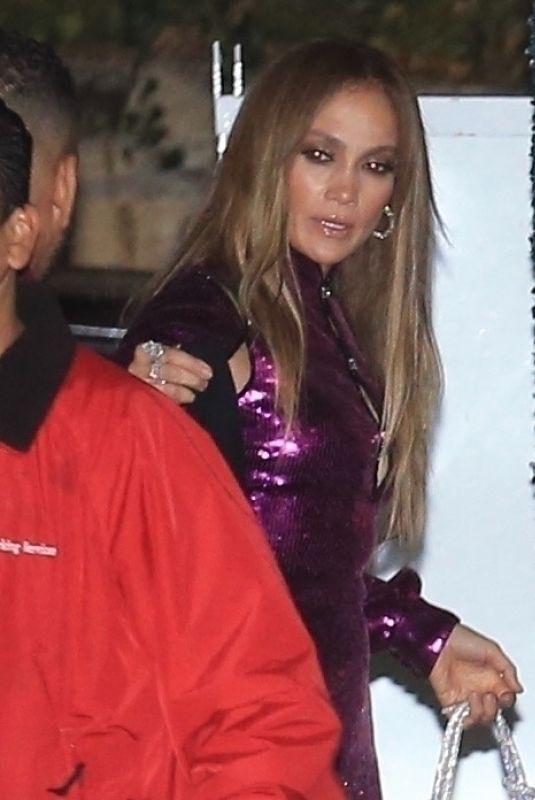 JENNIFER LOPEZ Out for Dinner with Friends in West Hollywood 10/23/2021