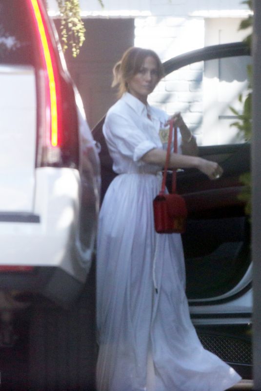 JENNIFER LOPEZ Out in Thousand Oaks 10/02/2021