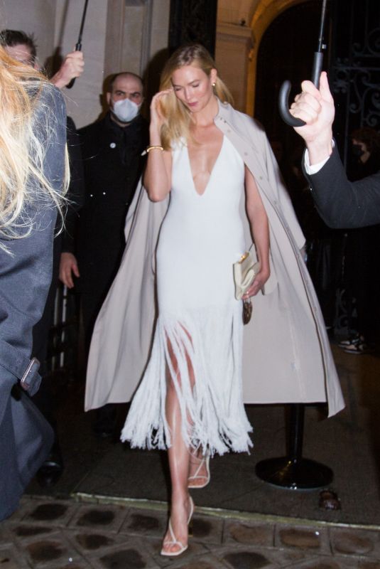 KARLIE KLOSS Arrives at Vogue Paris 100th Anniversary in Paris 10/01/2021