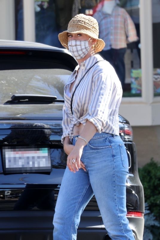 KAT PERRY Out Shopping in Santa Barbara 10/18/2021