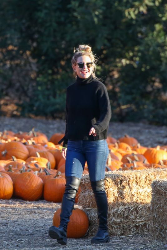 KATE HUDSON at a Pumpkin Patch in Santa Monica 10/14/2021