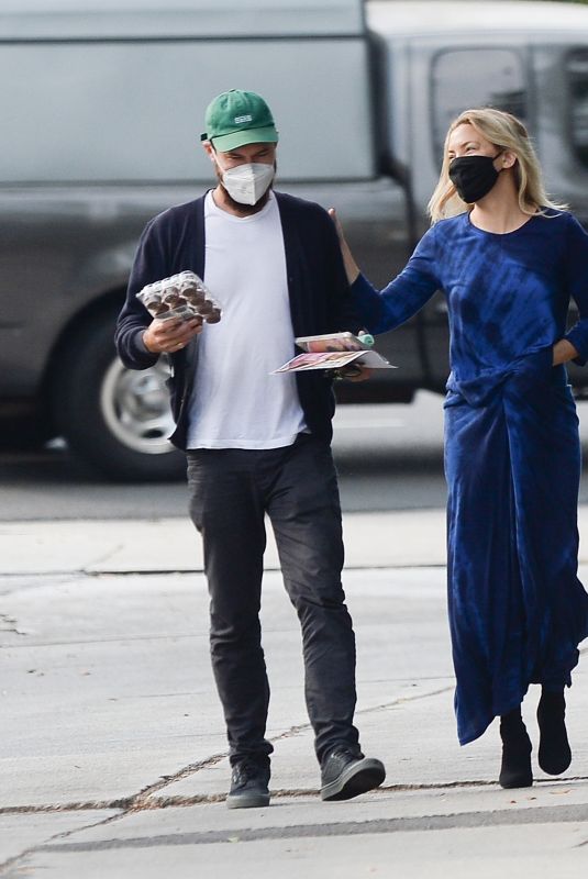 KATE HUDSON Out and About in Los Angeles 10/04/2021