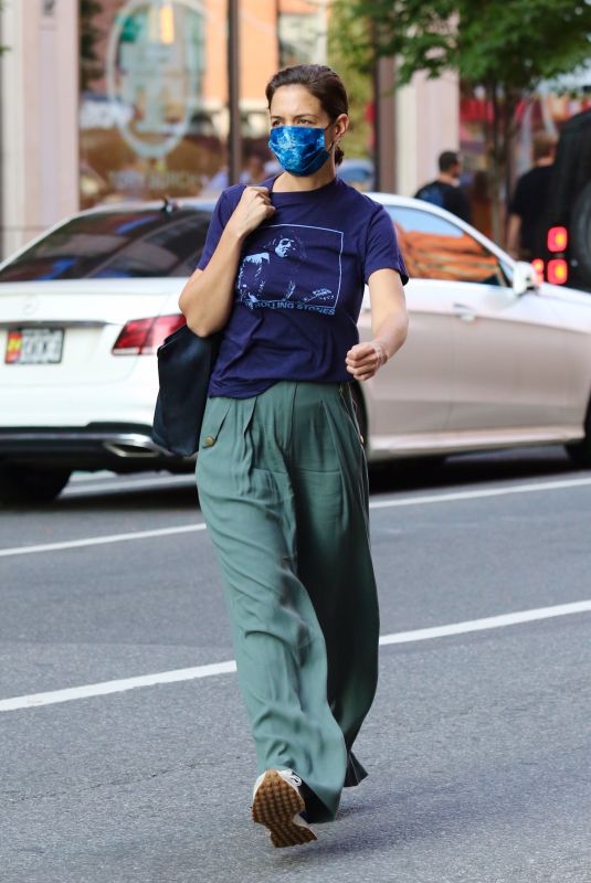 KATIE HOLMES Out and About in New York 10/15/2021