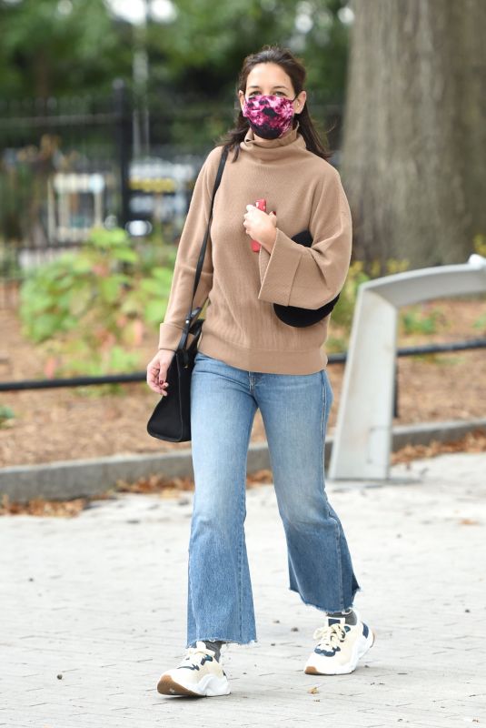 KATIE HOLMES Out and About in New York 10/17/2021