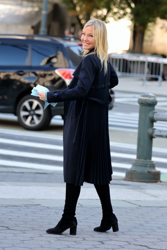 KELLI GIDDISH on the Set of Law and Order: Special Victims Unit in New York 10/20/2021