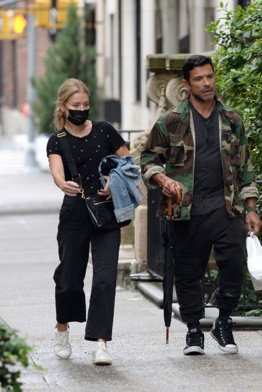 KELLY RIPA and Mark Consuelos Out in New York 10/10/2021
