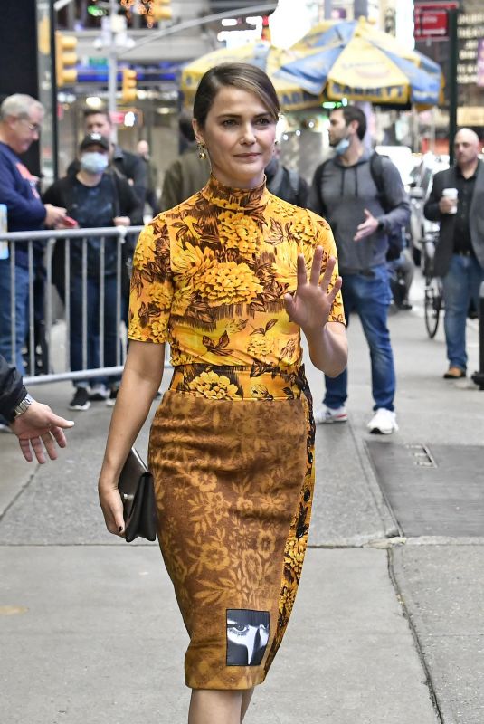 KERI RUSSELL Arrives at Good Morning America in New York 10/25/2021