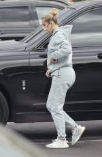 KHLOE KARDASHIAN Takes Her Daughter at Dance Class in Los Angeles 10/04/2021