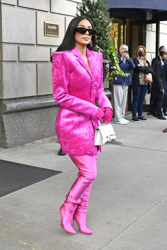 KIM KARDASHIAN Leaves Ritz Carlton Hotel for Saturday Night Live Rehearsals in New York 10/07/2021