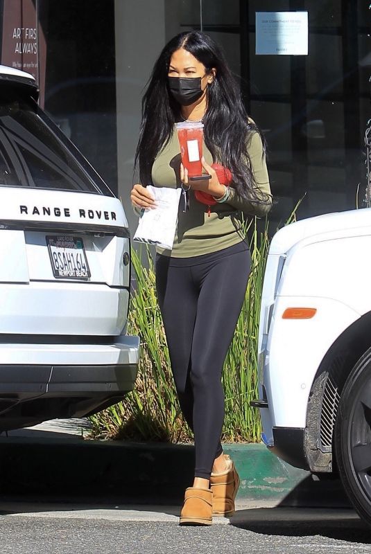 KIMORA LEE SIMMONS Out for Iced Drink at Starbucks in Beverly Hills 10/26/2021